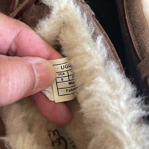 Gently used excellent condition ugh slippers - Picture 2 of 7